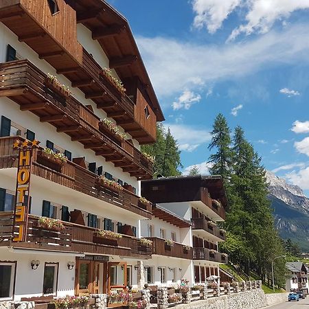 Hotel Des Alpes Cortina dʼAmpezzo Esterno foto