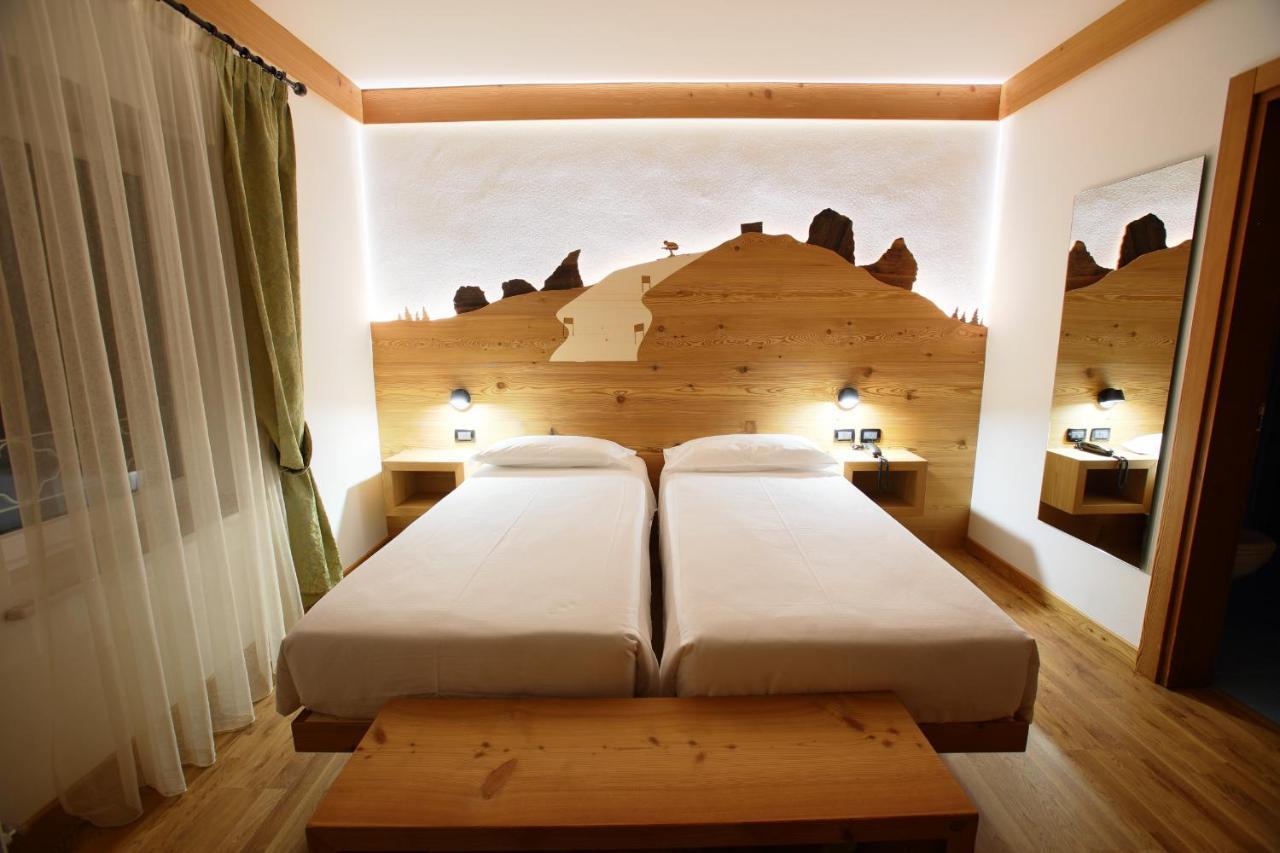 Hotel Des Alpes Cortina dʼAmpezzo Esterno foto