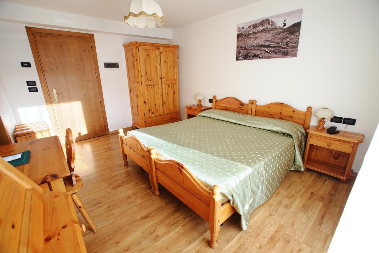 Hotel Des Alpes Cortina dʼAmpezzo Esterno foto