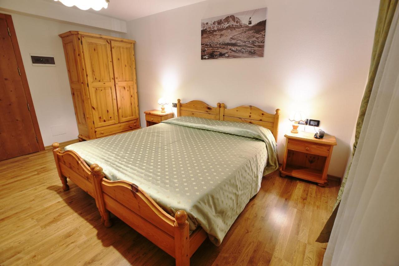 Hotel Des Alpes Cortina dʼAmpezzo Esterno foto
