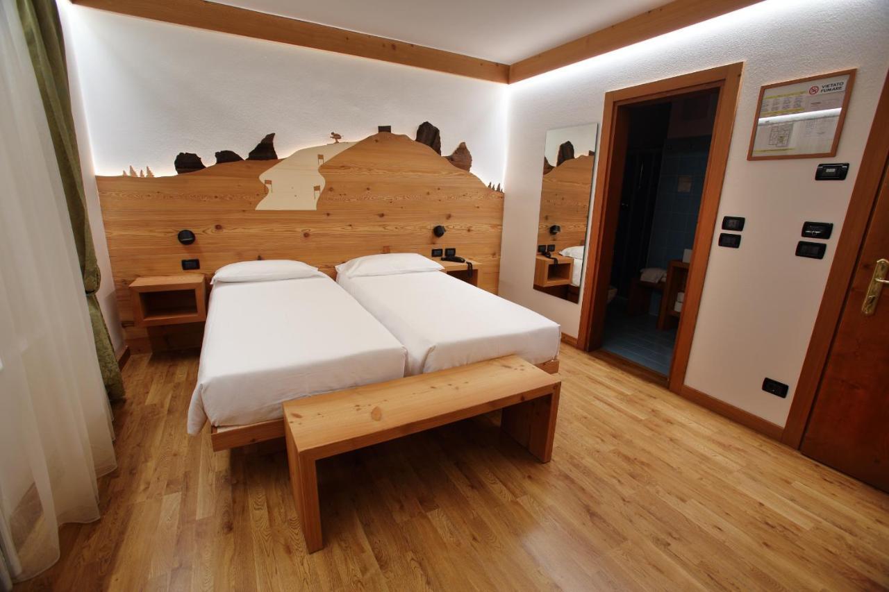 Hotel Des Alpes Cortina dʼAmpezzo Esterno foto