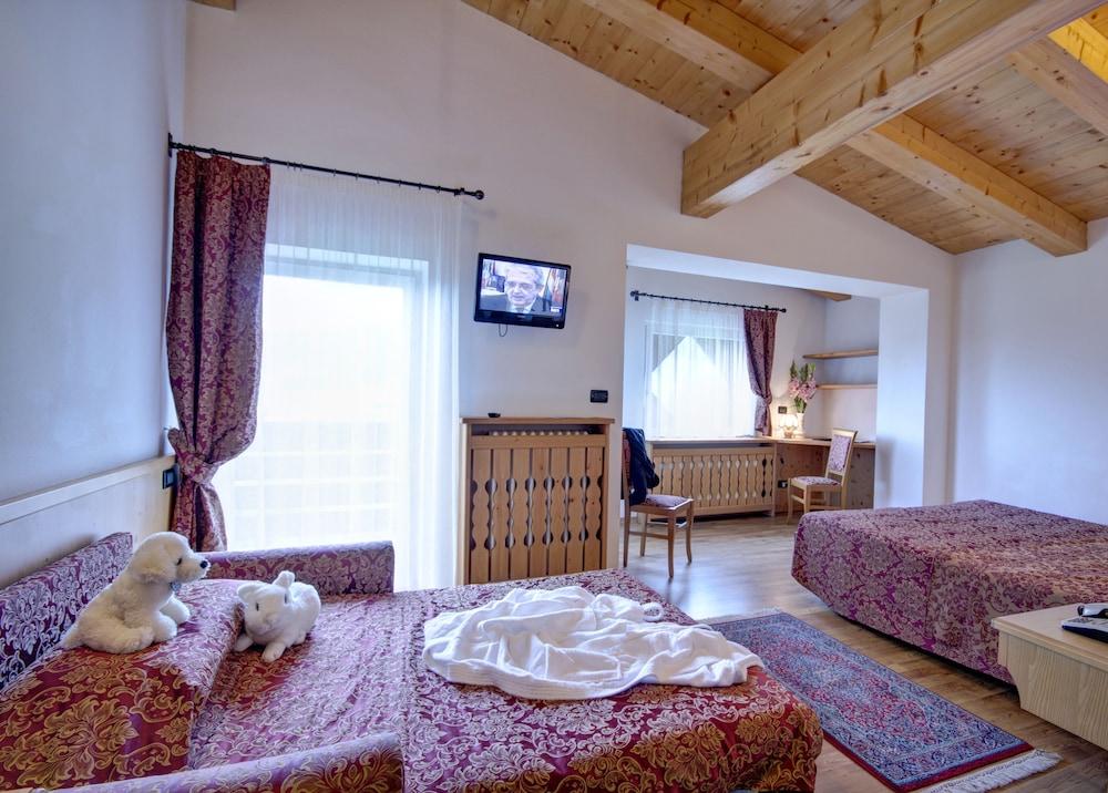 Hotel Des Alpes Cortina dʼAmpezzo Esterno foto