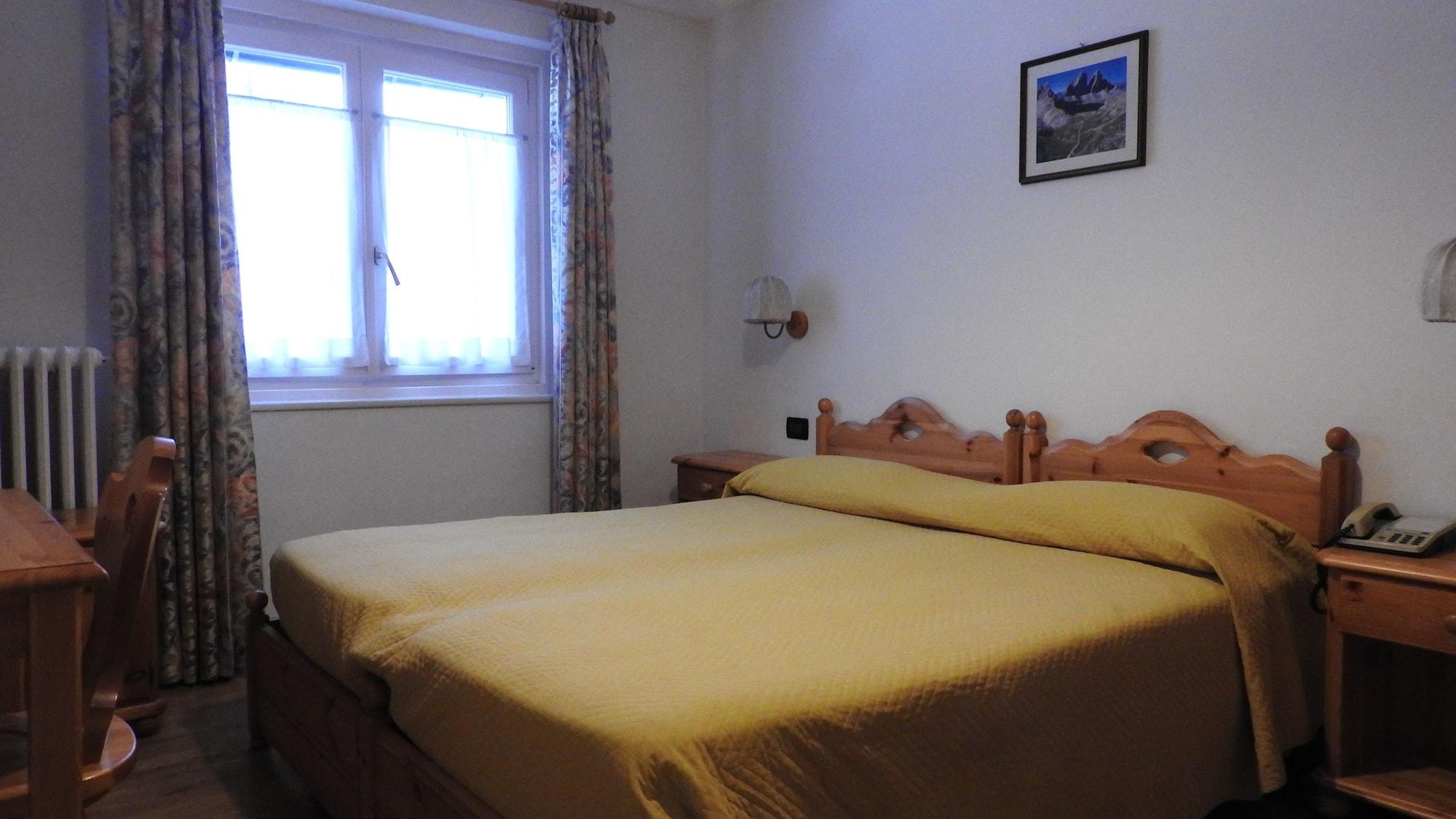 Hotel Des Alpes Cortina dʼAmpezzo Esterno foto