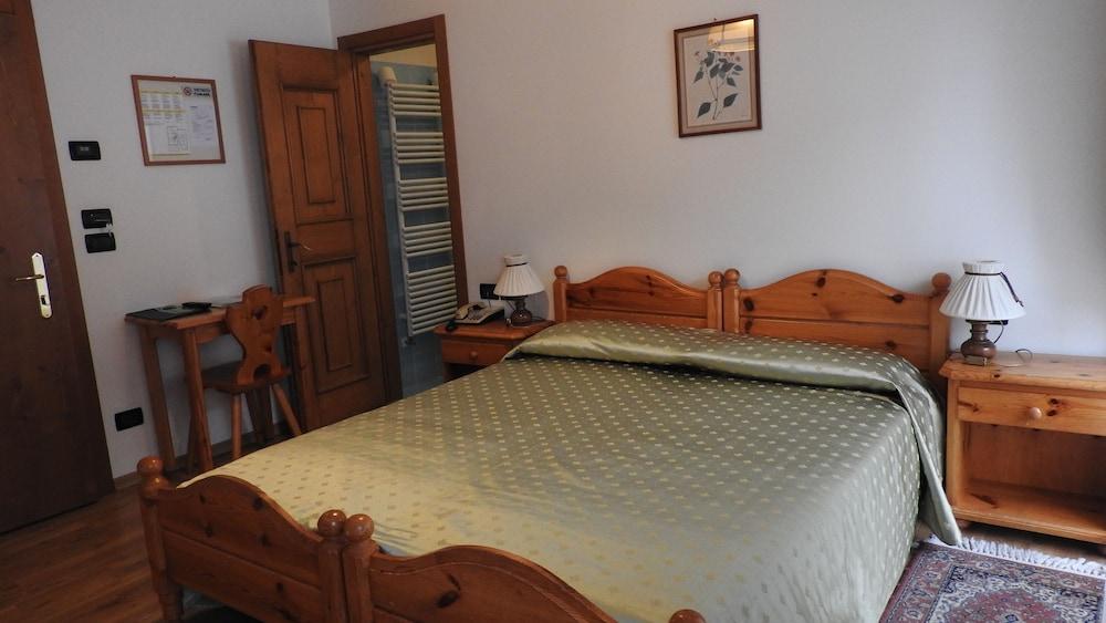 Hotel Des Alpes Cortina dʼAmpezzo Esterno foto