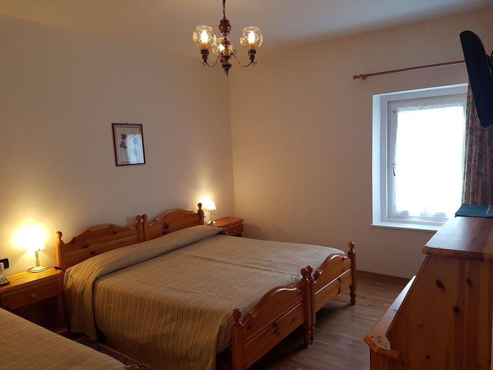 Hotel Des Alpes Cortina dʼAmpezzo Esterno foto