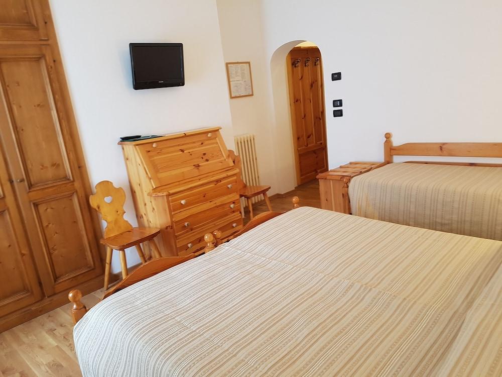 Hotel Des Alpes Cortina dʼAmpezzo Esterno foto