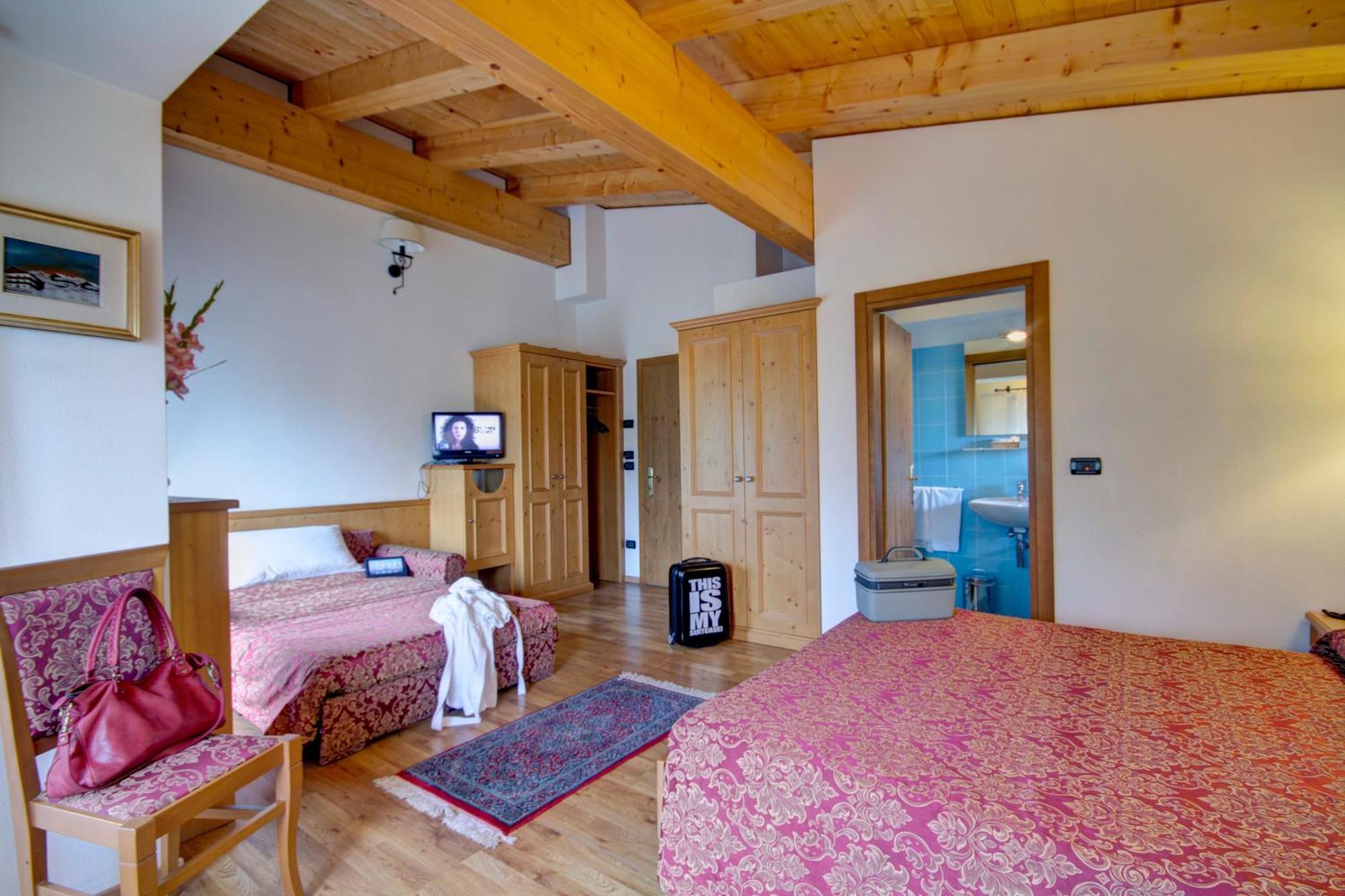 Hotel Des Alpes Cortina dʼAmpezzo Esterno foto