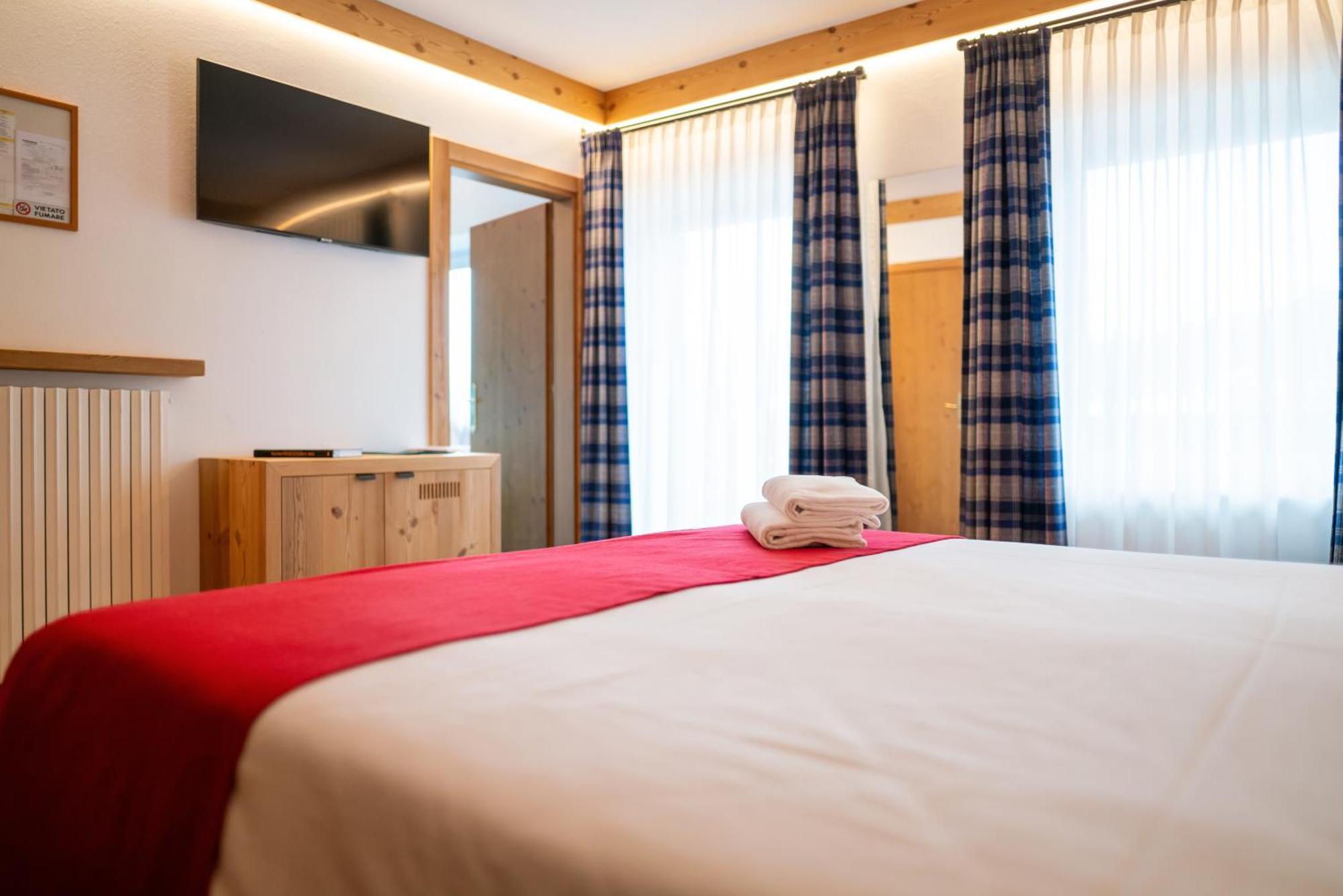 Hotel Des Alpes Cortina dʼAmpezzo Esterno foto