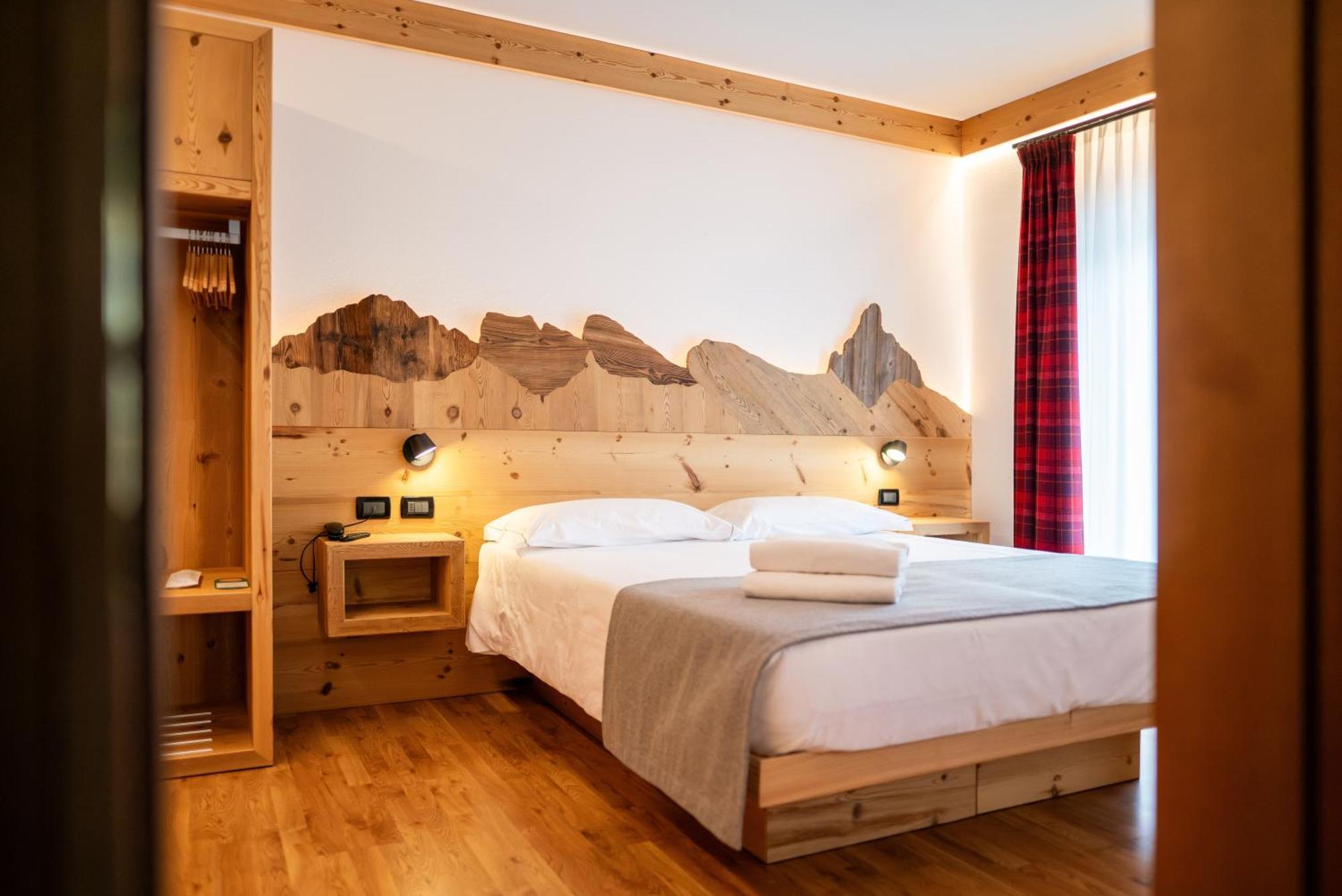 Hotel Des Alpes Cortina dʼAmpezzo Esterno foto