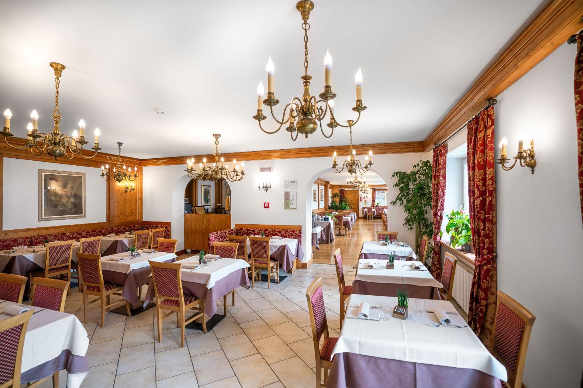 Hotel Des Alpes Cortina dʼAmpezzo Esterno foto
