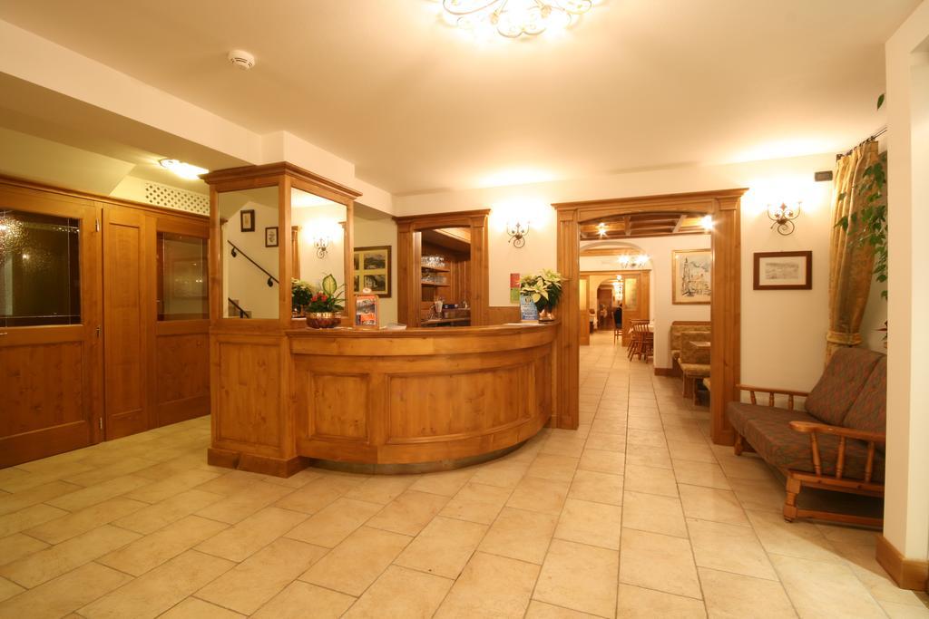 Hotel Des Alpes Cortina dʼAmpezzo Esterno foto